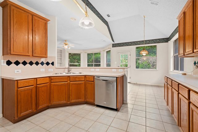 5724 Chelmsford Trail, Arlington, TX 76018