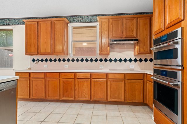 5724 Chelmsford Trail, Arlington, TX 76018