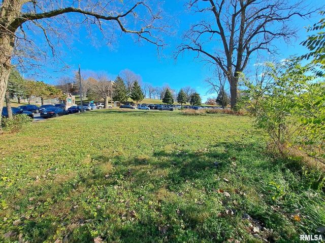 2124 2ND Avenue, East Moline, IL 61244