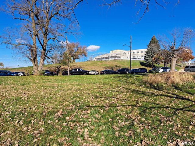 2124 2ND Avenue, East Moline, IL 61244