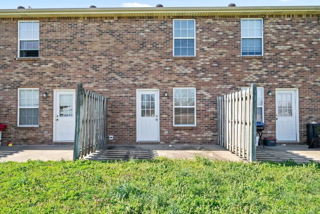 640 Needmore Rd Apt A, Clarksville, TN 37040