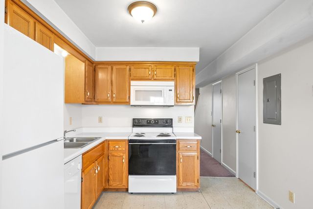 640 Needmore Rd Apt A, Clarksville, TN 37040