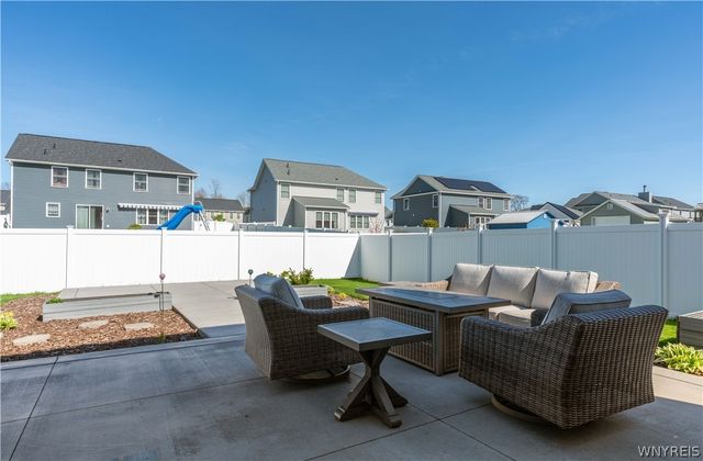 2282 Agassiz Drive, Hamburg, NY 14085
