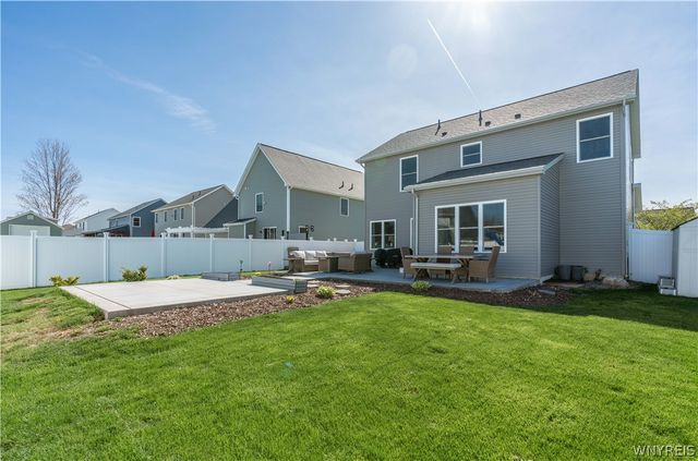 2282 Agassiz Drive, Hamburg, NY 14085