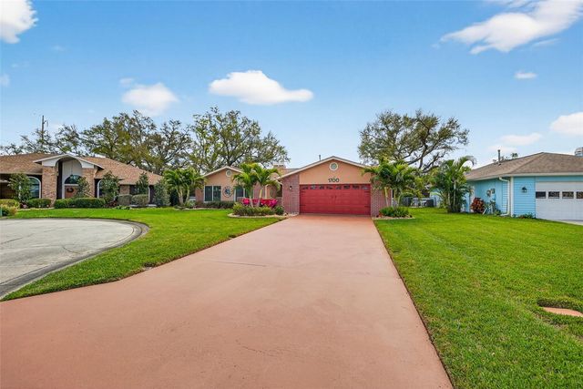 1700 GLEN LAKES BOULEVARD N, St Petersburg, FL 33702
