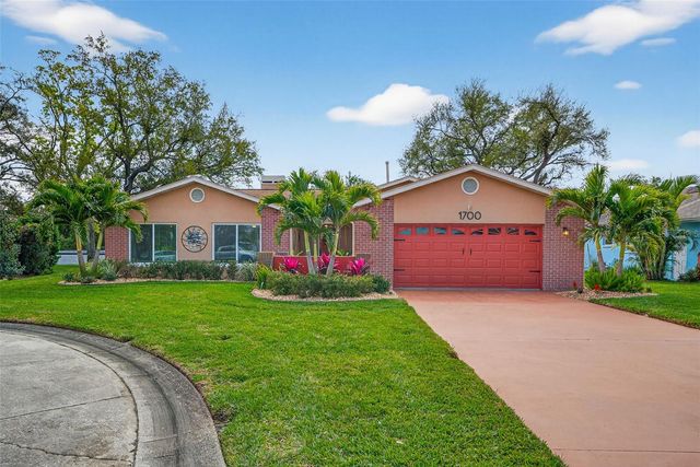 1700 GLEN LAKES BOULEVARD N, St Petersburg, FL 33702