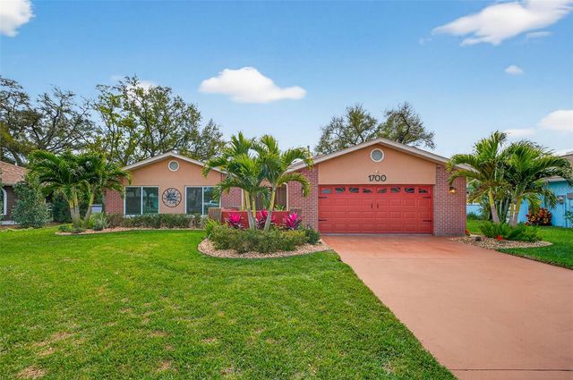 1700 GLEN LAKES BOULEVARD N, St Petersburg, FL 33702