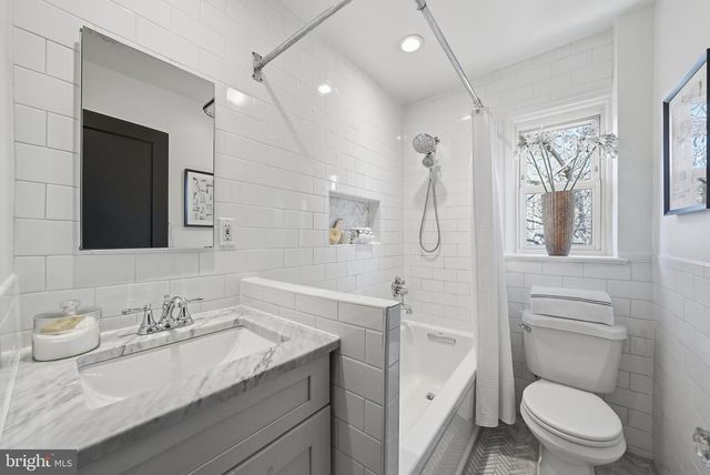 1130 COLONIAL AVE, Alexandria, VA 22314