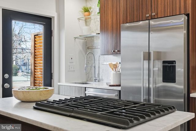 1130 COLONIAL AVE, Alexandria, VA 22314