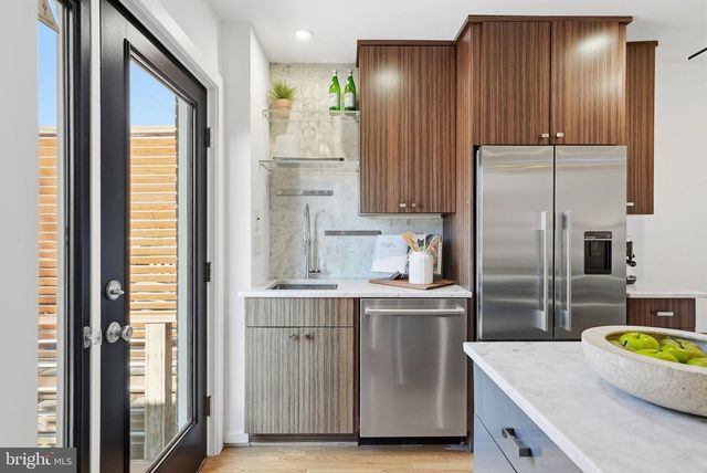 1130 COLONIAL AVE, Alexandria, VA 22314