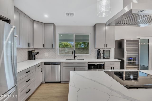 2011 E GARY Circle, Mesa, AZ 85213