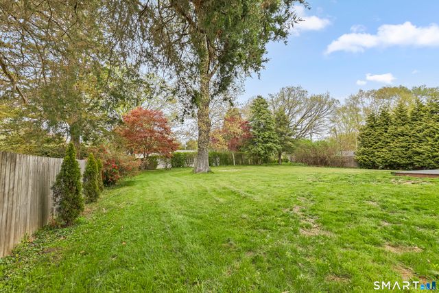 28 Kingston Road, Trumbull, CT 06611
