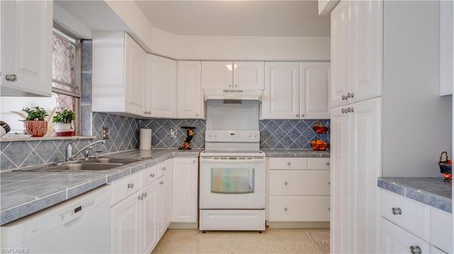 3520 SE 3rd PL, Cape Coral, FL 33904