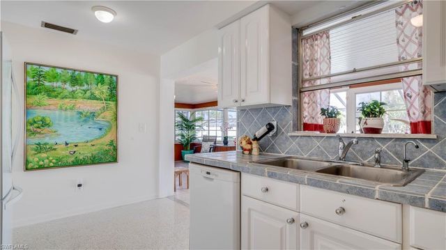 3520 SE 3rd PL, Cape Coral, FL 33904