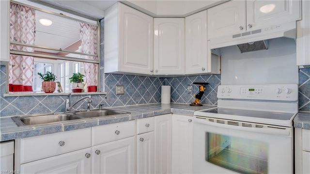 3520 SE 3rd PL, Cape Coral, FL 33904