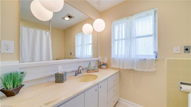 3520 SE 3rd PL, Cape Coral, FL 33904