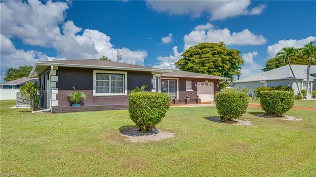 3520 SE 3rd PL, Cape Coral, FL 33904