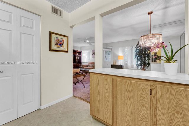 442 Pine Glen Lane D-2, Greenacres, FL 33463