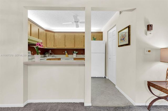 442 Pine Glen Lane D-2, Greenacres, FL 33463