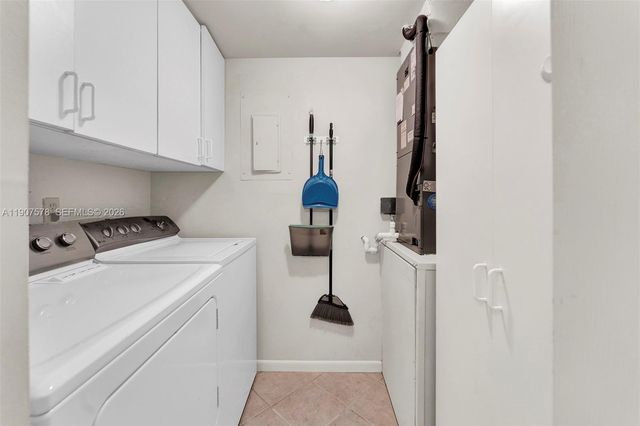 442 Pine Glen Lane D-2, Greenacres, FL 33463
