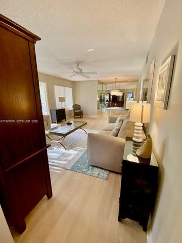 442 Pine Glen Lane D-2, Greenacres, FL 33463