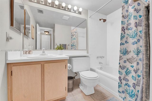 442 Pine Glen Lane D-2, Greenacres, FL 33463