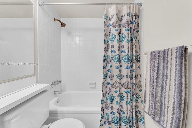 442 Pine Glen Lane D-2, Greenacres, FL 33463