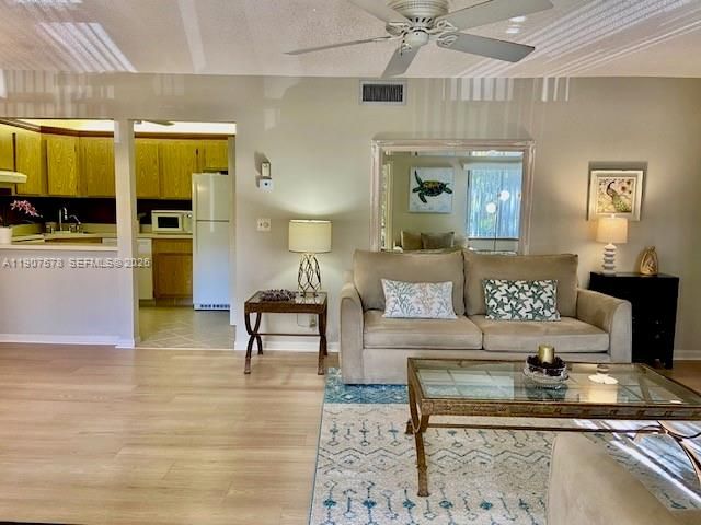442 Pine Glen Lane D-2, Greenacres, FL 33463