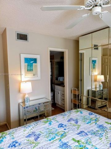 442 Pine Glen Lane D-2, Greenacres, FL 33463