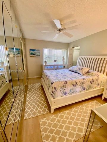 442 Pine Glen Lane D-2, Greenacres, FL 33463