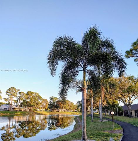 442 Pine Glen Lane D-2, Greenacres, FL 33463