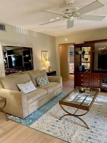 442 Pine Glen Lane D-2, Greenacres, FL 33463