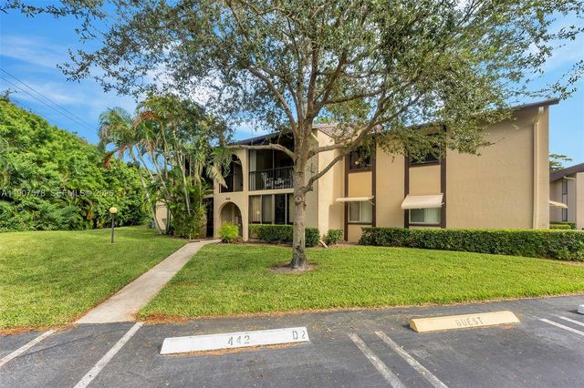 442 Pine Glen Lane D-2, Greenacres, FL 33463