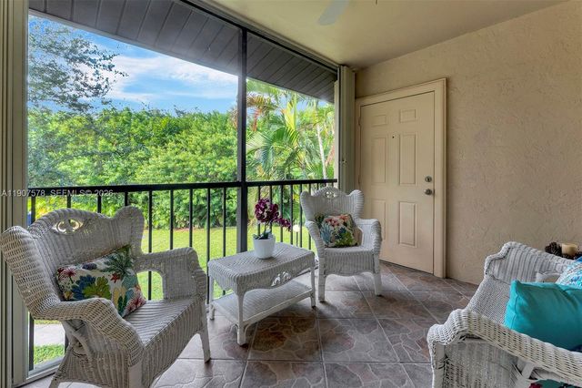 442 Pine Glen Lane D-2, Greenacres, FL 33463