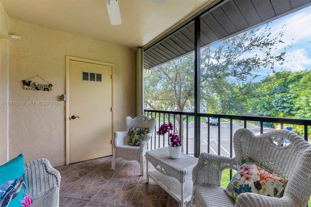 442 Pine Glen Lane D-2, Greenacres, FL 33463