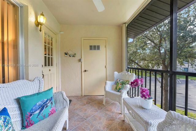 442 Pine Glen Lane D-2, Greenacres, FL 33463