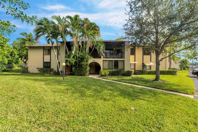 442 Pine Glen Lane D-2, Greenacres, FL 33463