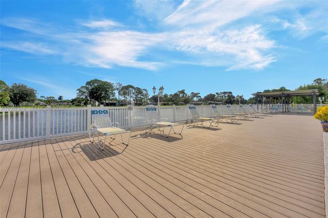442 Pine Glen Lane D-2, Greenacres, FL 33463