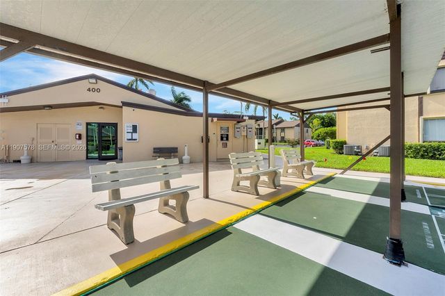 442 Pine Glen Lane D-2, Greenacres, FL 33463