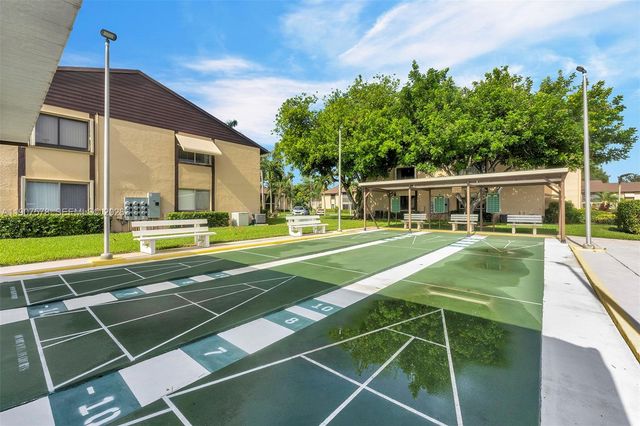 442 Pine Glen Lane D-2, Greenacres, FL 33463