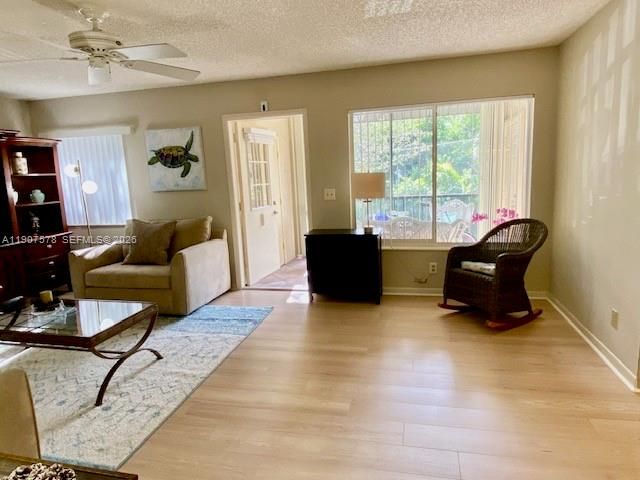 442 Pine Glen Lane D-2, Greenacres, FL 33463