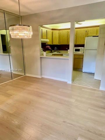 442 Pine Glen Lane D-2, Greenacres, FL 33463