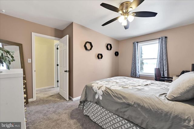 6547 HOLLOW DR, East Petersburg, PA 17520