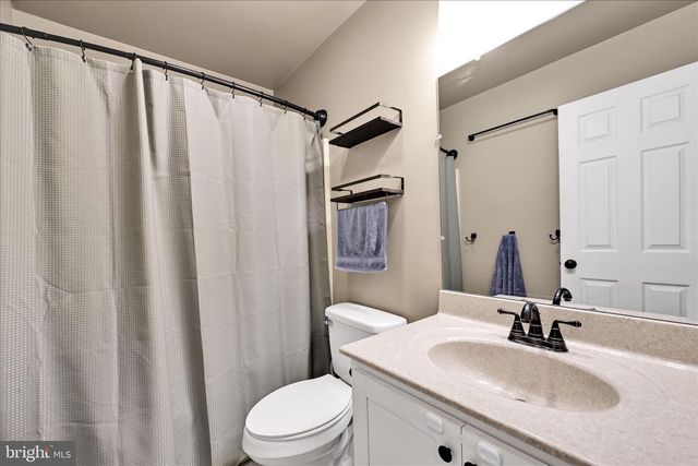 6547 HOLLOW DR, East Petersburg, PA 17520