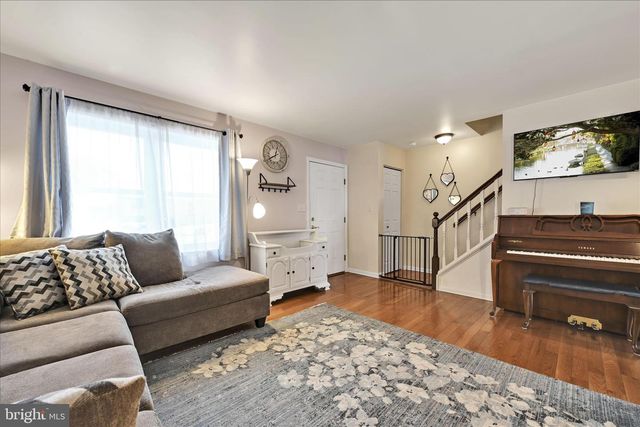 6547 HOLLOW DR, East Petersburg, PA 17520