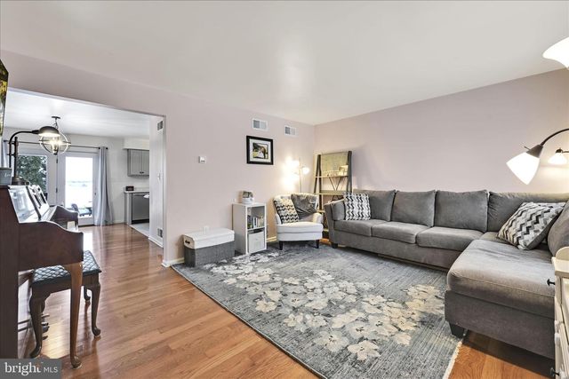 6547 HOLLOW DR, East Petersburg, PA 17520