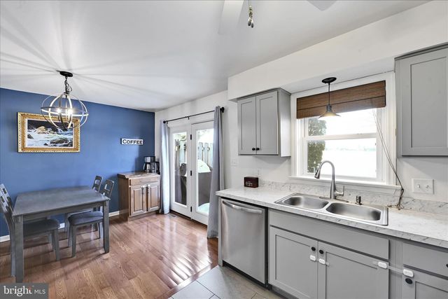 6547 HOLLOW DR, East Petersburg, PA 17520