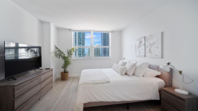 1155 Brickell Bay Dr 2203, Miami, FL 33131