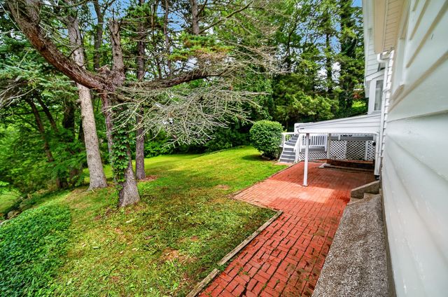 234 E LAKEVIEW Boulevard, Erie, PA 16504