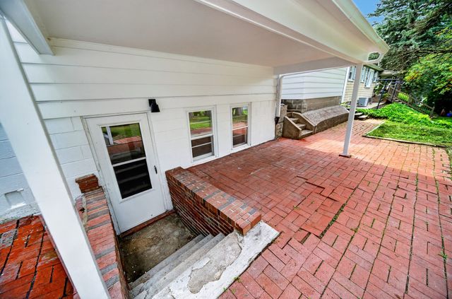 234 E LAKEVIEW Boulevard, Erie, PA 16504